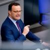 Bundesgesundheitsminister Jens Spahn will mit einer angepassten Strategie die Ausbreitung des Coronavirus in der kalten Jahreszeit eindämmen. 	