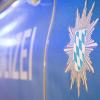 Eine hochschwangere Frau ist bei Steinheim mit ihrem Wagen von der Straße abgekommen. 