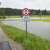 Überflutete Felder an der Windach bei Obermühlhausen sind eine Folge des Regens.  	