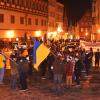 Rund 150 Menschen kamen in Nördlingen zusammen, um sich solidarisch mit der Ukraine zu zeigen.