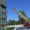 In der Fallersleben Straße in Augsburg geriet am Samstagmorgen ein Balkon in Brand.