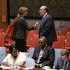 Die UN-Botschafterin der USA, Samantha Power, spricht mit ihrem Kollegen aus Israel, Ron Prosor.