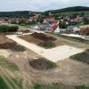 Luftbild der Grabungsfläche bei Mönchsdeggingen. Dort fand das Ausgrabungsteam eine Trinkschale und einen Feuerbock. 	