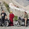Markus Maier (rechts) und Franz Grieser vor dem Kloster Diskit im Nubratal (Ladakh).
