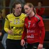 Tröstende Worte richtet Günzburgs Torhüterin Eileen Beck an ihre Teamkollegin Tanja Stoll. Die heimischen Handballerinnen erreichten im Spiel der Bayernliga-Abstiegsrunde gegen Nürnberg nur ein 27:27-Unentschieden. 