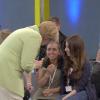 Bundeskanzlerin Angela Merkel (CDU) und das weinende Mädchen Reem in der Diskussionssendung "Gut leben in Deutschland" (Archiv).
