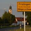 Hier, im Dillinger Ortsteil Fristingen, sollte eine Wärmegenossenschaft das Dorf energetisch autark werden lassen. Doch das Projekt scheiterte krachend – trotz großen Einsatzes vieler Ehrenamtlicher. Nun stehen die ehemaligen Vorstandsmitglieder vor Gericht.