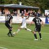 Zu passiv verhielten sich Pullachs Spielertrainer Alexander Benede (links) und Alexander Brändle kurz nach der Pause. Schwabmünchens Serhat Örnek (weißes Trikot) kann so einen schönen Spielzug zum 2:0 vollenden. 