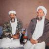 Al-Kaida-Chef Sawahiri (rechts) starb bei einer US-Attacke. Das Bild aus dem Jahr 2001 zeigt ihn mit Osama bin Laden.