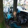 Auto prallt gegen Baum - 43-jähriger Fahrer stirbt