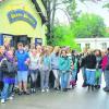 Die Jugendsozialarbeiterinnen Patricia Domler und Susanna Vogel von Kolping präsentierten mit drei Klassen für Jugendliche ohne Ausbildung die Ergebnisse der Workshops "Urbane Kulturen - Lernen in Szenen". Foto: Kolping/Fuchs