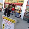 Nach vierwöchiger Schließung wegen der Corona-Krise haben in Österreich wieder zahlreiche Geschäfte geöffnet.