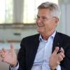 Präsident eines weltweiten Verbunds von Menschen, „die bereit sind, Verantwortung zu übernehmen“: Holger Knaack beim Besuch in Augsburg. 