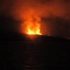 Lava-Flut ergießt sich über Insel und tötet Soldaten