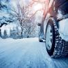 Bei winterlichen Straßenverhältnissen benötigt auch der Mietwagen Winterreifen.