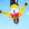 Eine Spezialität von Freestyler Manuel Brambrink: Der Salto auf der Buckelpiste. Mit diesem Sprung will er demnächst bei der Winter-Universiade punkten. Fotos: Archiv