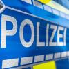 Die Polizei Donauwörth sucht einen Unfallfüchtigen, der nahe Wemding ein anderes Auto gestreift hat. Wer kann Hinweise geben?