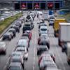 In Bayern sind Auto- und Lastwagenfahrer am Samstag vielerorts auf die Geduldsprobe gestellt worden.
