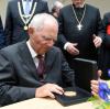 Sichtlich ergriffen: Wolfgang Schäuble erhielt in Dillingen an der Donau den Europäischen St.-Ulrichspreis und die Ulrichsmedaille für seine Verdienste um die Einigung Europas.