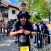 Gemeinsam mit seinem dreijährigen Sohn Louis lief der Dießener Triathlet beim Wörthsee-Triathlon über die Ziellinie.