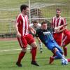 Duell an der Tabellenspitze: Der TSV Mönchsdeggingen (rot) gewinnt deutlich gegen Eintracht T.R.B.  	