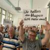 Zahlreiche von den pfeifenden Zügen geplagte Anwohner aus Gerlenhofen waren zur Sitzung des Ferienausschusses ins Neu-Ulmer Rathaus gekommen, um zu protestieren.
