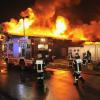 Brand in Hurlach - Großeinsatz für die Feuerwehr: In Hurlach stand am Dienstagabend eine Lagerhalle in Flammen.