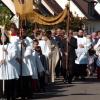 Das Foto stammt von einer Fronleichnamsprozession bei St. Ulrich in Dillingen im Jahr 2007. Doch die Prozessionen fallen heuer wegen der Corona-Pandemie aus.  	