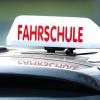 Die theoretische Fahrprüfung ist knifflig: Rund die Hälfte der Fahrschüler fürs Auto fallen durch.