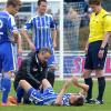 Moritz Nebel (liegend) zog sich gegen Wacker Burghausen in der 5. Minute einen Außenbandriss zu und wird wohl den Rest der Saison ausfallen. Seine Mannschaft erzielte gegen den Drittliga-Absteiger ein 0:0. 