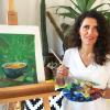 Seit Beginn der Corona-Ausgangsbeschränkung sitzt die Bad Wörishofer Künstlerin Silke Weiß jeden Abend noch länger in ihrem Atelier und malt nach ihren gestalterischen Projekten zusätzlich noch ein farbenfrohes Bild.
