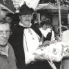 Am Guntiafest vor 20 Jahren, am 28. Juni 1997, überreichte Oberbürgermeister Rudolf Köppler an den Verein zur Pflege des Brauchtums symbolisch den Schlüssel für den Kuhturm. Das Foto zeigt (von links) Stadtrat Günter Prasser, Alfred Stocker und OB Köppler.
