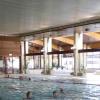 Das Hallenbad im Aquamarin von Bobingen wird von ganz unterschiedlichen Menschen genutzt. Sportschwimmer, Kinder und Familien sind hier anzutreffen, so wie verschiedene Gruppen bei der Wassergymnastik. 