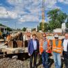Sie schauten sich den Fortschritt der Bauarbeiten beim Höchstädter Bahnhof an: (von links) Stimmkreisabgeordneter Georg Winter, Willi Jörg, Jürgen Bäumler, Bürgermeister Gerrit Maneth. 