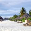 Strand, Meer, Palmen - und sonst fast nichts: Die Malediven sind ein klassisches Flitterwochen-Traumziel.