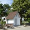 1967 haben die Besitzer des Kusterbauernhofs im Petersdorfer Ortsteil Axtbrunn die Kapelle neu gebaut. 2017 stand erneut eine Renovierung an. Im August 2018 erhielt die Kapelle ihren Namen Maria Himmelskönigin. 	
