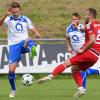 Kissings Spielertrainer David Bulik (links) hielt gegen Memmingen seine Abwehr zusammen und erzielte zudem auch ein wichtiges Tor. Sein 2:0 war so etwas wie die Vorentscheidung zugunsten des Landesliga-Absteigers.  	 	