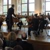 Mit dem neuen Chefdirigenten Sebastian Tewinkel trat das Bayerische Kammerorchester Bad Brückenau im Residenzkonzert Oettingen mit Werken der Klassiker Joseph Haydn, Ludwig van Beethoven und Wolfgang Amadeus Mozart auf. 	