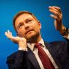 „Es gibt keine klare Richtungsentscheidung“: FDP-Chef Christian Lindner kritisiert die „Methode Merkel“, die sich im Koalitionsvertrag widerspiegele.  	