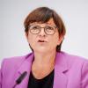 SPD-Chefin Saskia Esken will Konzerne besteuern. 