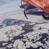 Das Eis wird immer knapper in der Arktis. Das Foto zeigt das Forschungsflugzeug des Bremerhavener Alfred-Wegener-Instituts, die Polar 6, über dem Arktischen Ozean.