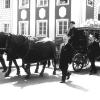 Eine der letzten Fahrten mit dem städtischen Leichenwagen: die Beerdigung des ehemaligen katholischen Stadtpfarrers Dr. Fackler 1969.
