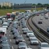 Zum Start ins Wochenende mussten Autofahrer auf bayerischen Fernstraßen viel Geduld aufbringen. Besonders betroffen war der Großraum München.