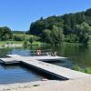 Der Rothsee in Zusmarshausen soll ein idyllischer Ort zum Baden und Ausspannen sein. Doch immer mehr Besucher lassen Müll zurück, auch mehrere Sachbeschädigungen gab es in jüngster Zeit. 	