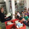 Viele Bücher für viele Kinder: Die Bücherei-Rallye in Buchdorf. Links im Bild ist Ursula Kneißl-Eder.