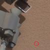 Der Mars-Rover "Curiosity" hat bei seiner Mission auf dem Roten Planeten ein seltsames "glänzendes Objekt" (siehe Kreis) entdeckt.