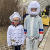 Astronautin Marlene (9) und Koch Jakob (6) haben sich besonders kreativ verkleidet.