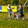 Hielt in der Schlussphase mit einer starken Parade den 3:2-Erfolg des FC Zell/Bruck gegen den SV Grasheim (links Tobias Bauer) fest: Torhüter Lukas Gottschall (rechts). 