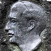 Rudolf Diesels Porträt auf einem Felsen im Dieselhain, ein Geschenk aus Japan.