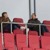 Geschäftsführer Michael Ströll (rechts) und sein Sportdirektor Marinko Jurendic unterhalten sich beim Test gegen Hoffenheim auf der Tribüne. 